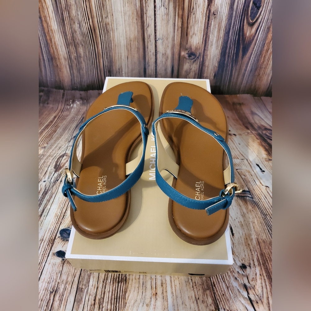 Michael Kors Plate Leather Sandal - Picture 6 of 11